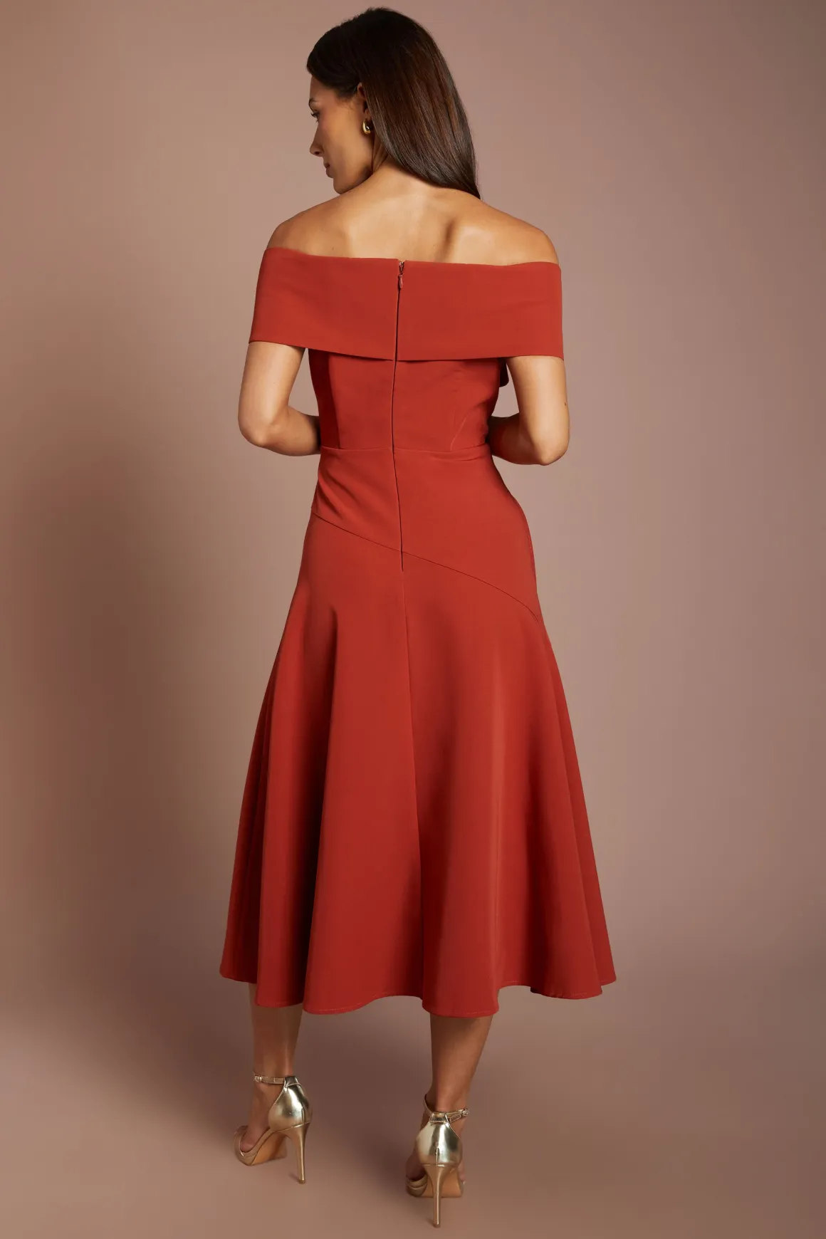 Robe Midi En Crêpe À Épaules Dénudées Avec Drapé Cascade
