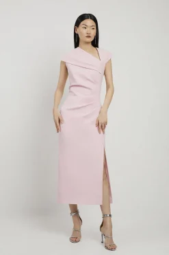 Robe midi en crêpe structurée à encolure asymétrique