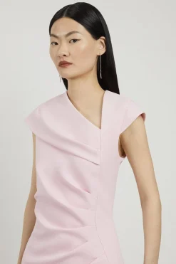 Robe midi en crêpe structurée à encolure asymétrique