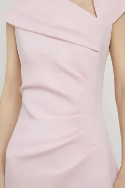 Robe midi en crêpe structurée à encolure asymétrique