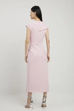 Robe midi en crêpe structurée à encolure asymétrique