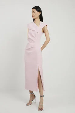 Robe midi en crêpe structurée à encolure asymétrique