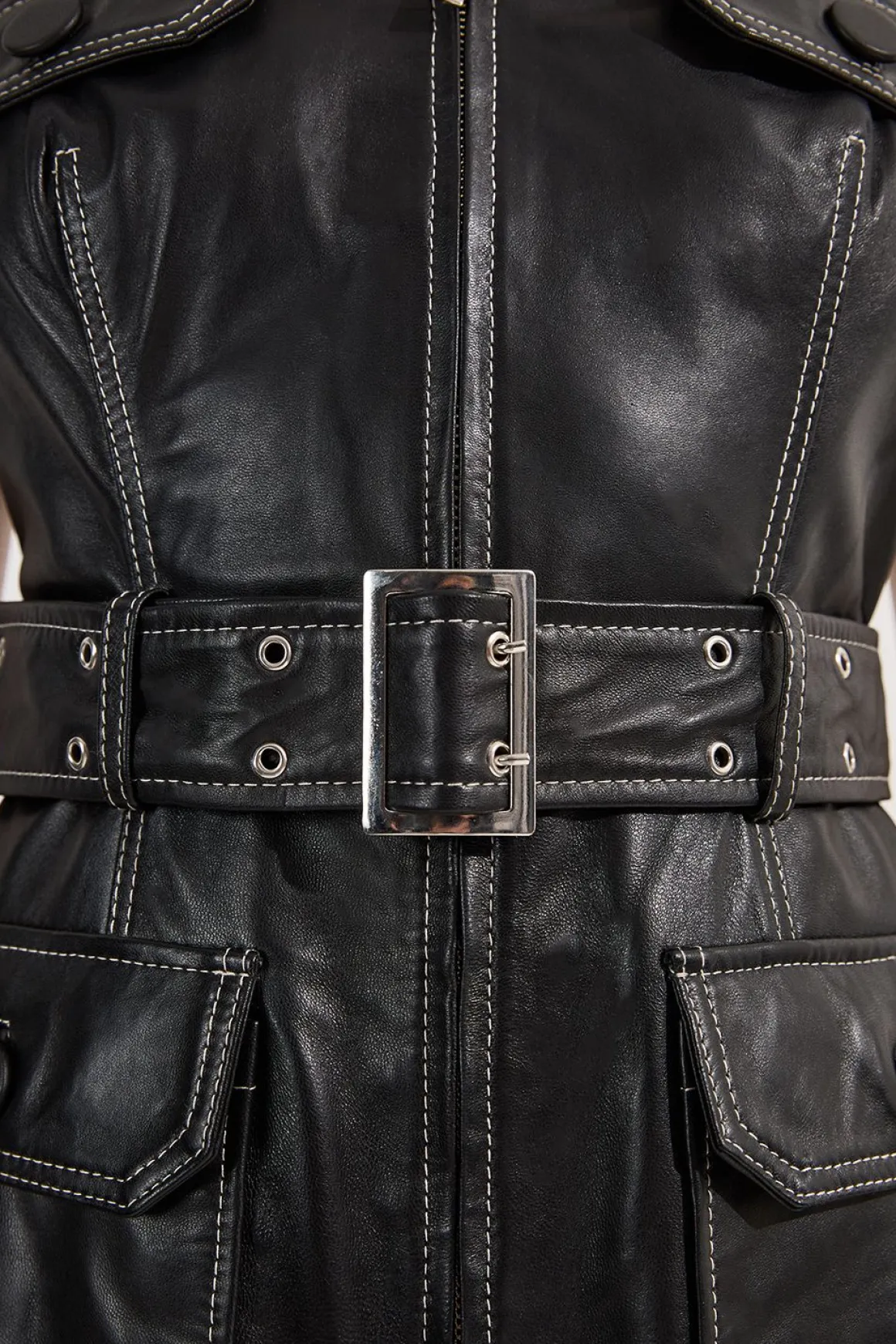 Robe midi en cuir à surpiqûres contrastées et ceinture sans manches