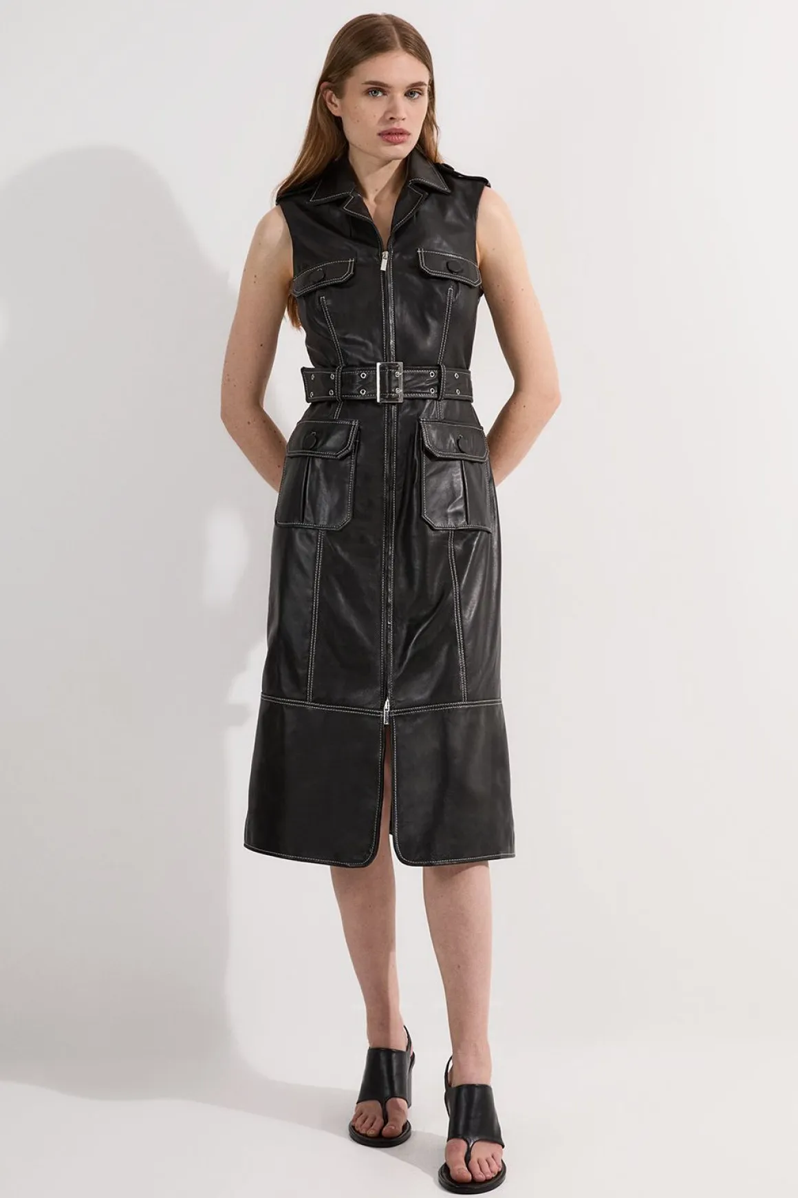 Robe midi en cuir à surpiqûres contrastées et ceinture sans manches