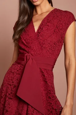 Robe Midi En Dentelle Avec Ceinture