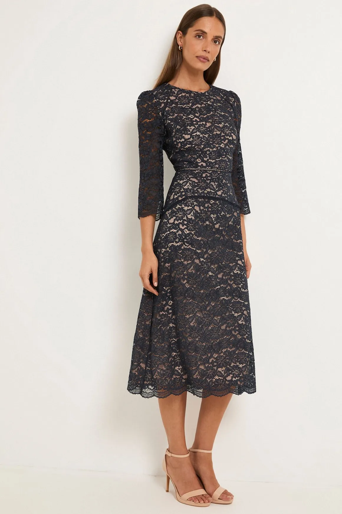 Robe Midi En Dentelle Avec Détail Échelle