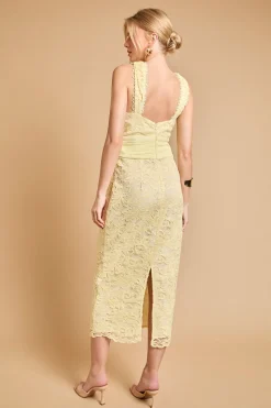 Robe Midi En Dentelle Brodée Avec Encolure Américaine