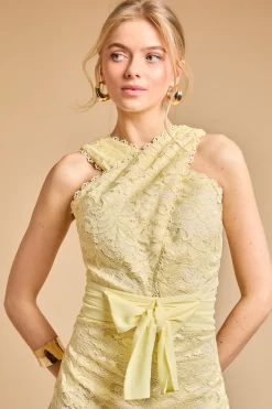 Robe Midi En Dentelle Brodée Avec Encolure Américaine