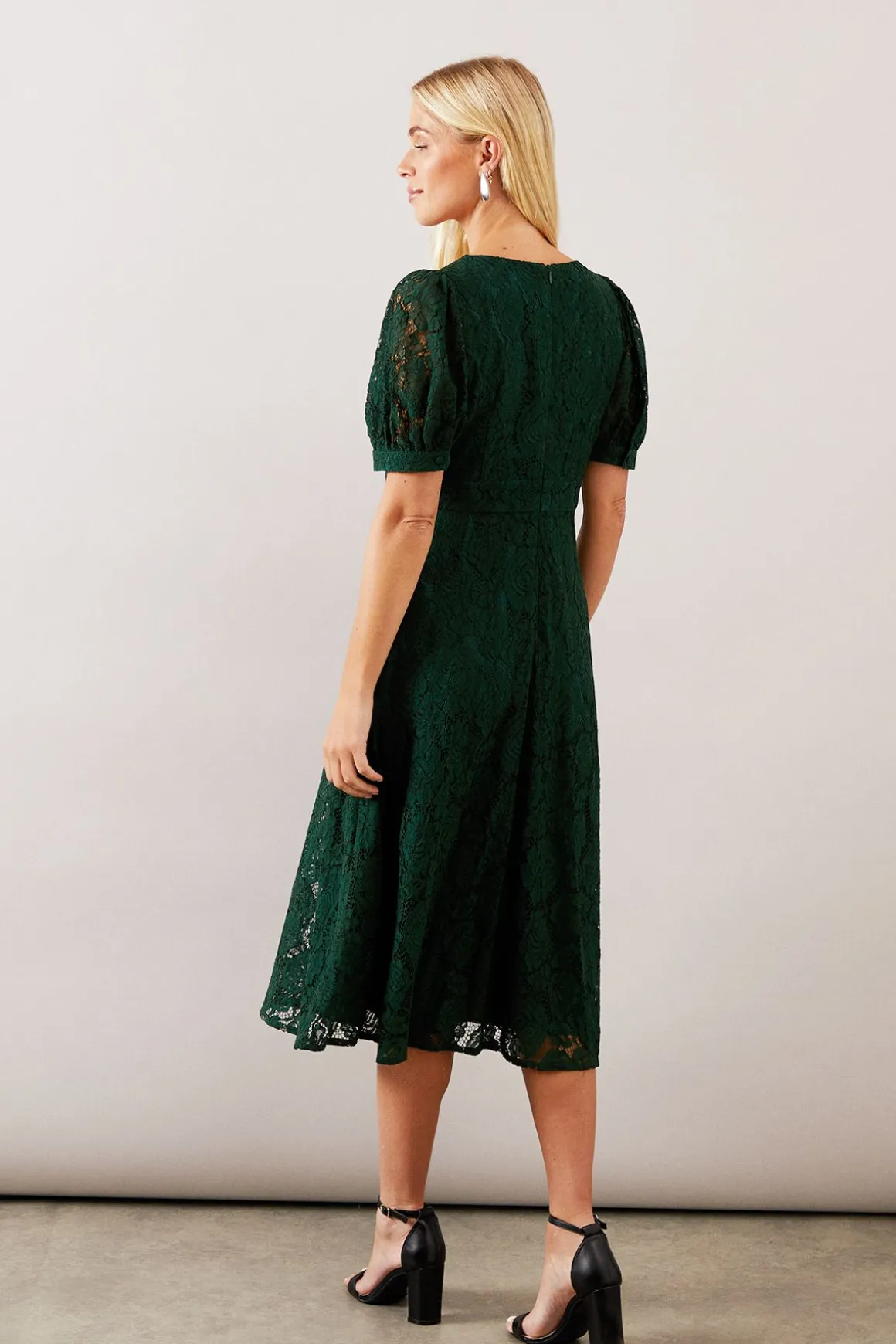 Robe Midi en Dentelle à Col V Petite