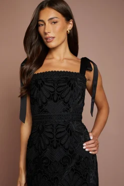 Robe Midi En Dentelle De Velours Avec Liens Aux Épaules
