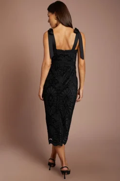 Robe Midi En Dentelle De Velours Avec Liens Aux Épaules