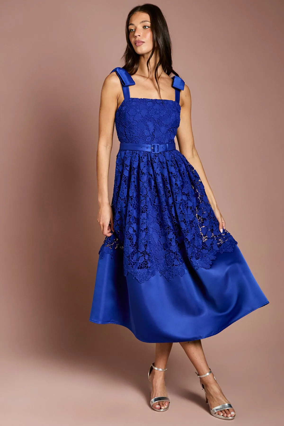 Coast Robe Midi En Dentelle À Encolure Carrée Avec Bretelles Nœud<Femme Robes Mi-Longues|Satin Et Dentelle