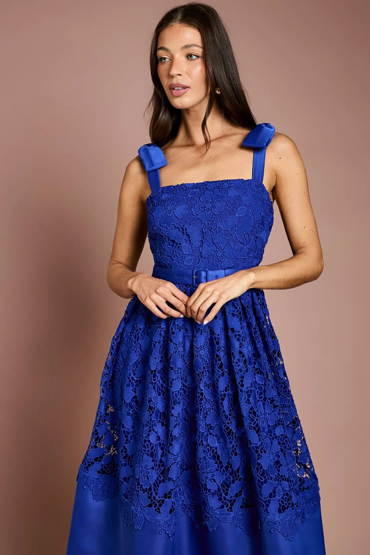 Coast Robe Midi En Dentelle À Encolure Carrée Avec Bretelles Nœud<Femme Robes Mi-Longues|Satin Et Dentelle