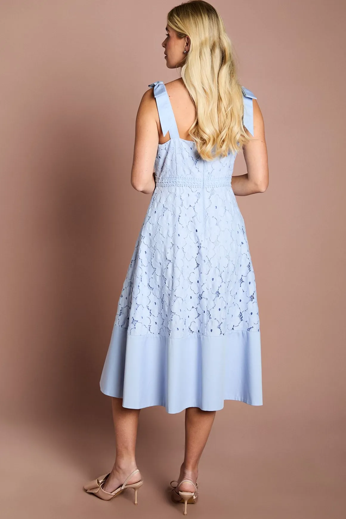 Robe Midi En Dentelle Florale Avec Nœuds Aux Épaules Petite