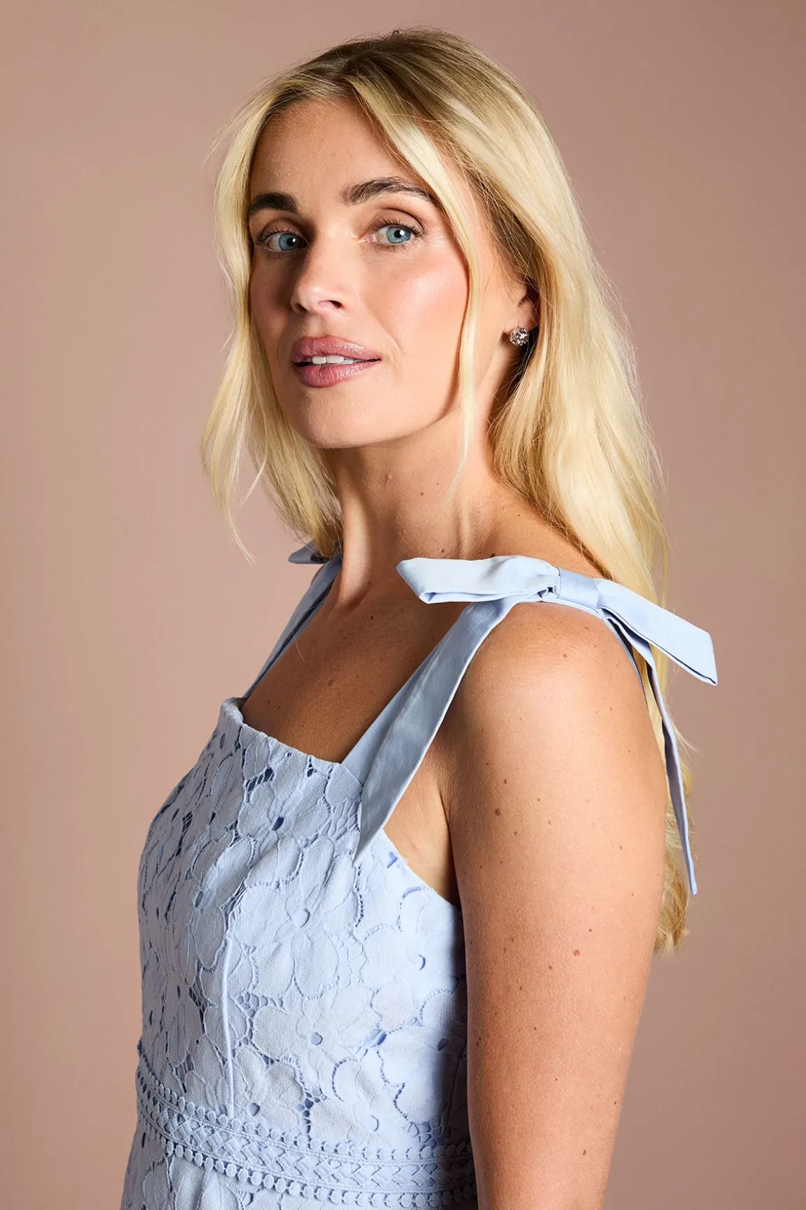 Robe Midi En Dentelle Florale Avec Nœuds Aux Épaules Petite