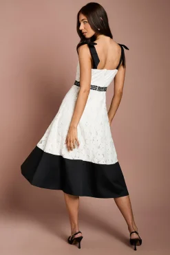 Robe Midi En Dentelle Florale Avec Nœuds Aux Épaules