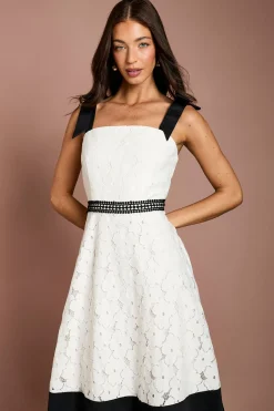 Robe Midi En Dentelle Florale Avec Nœuds Aux Épaules