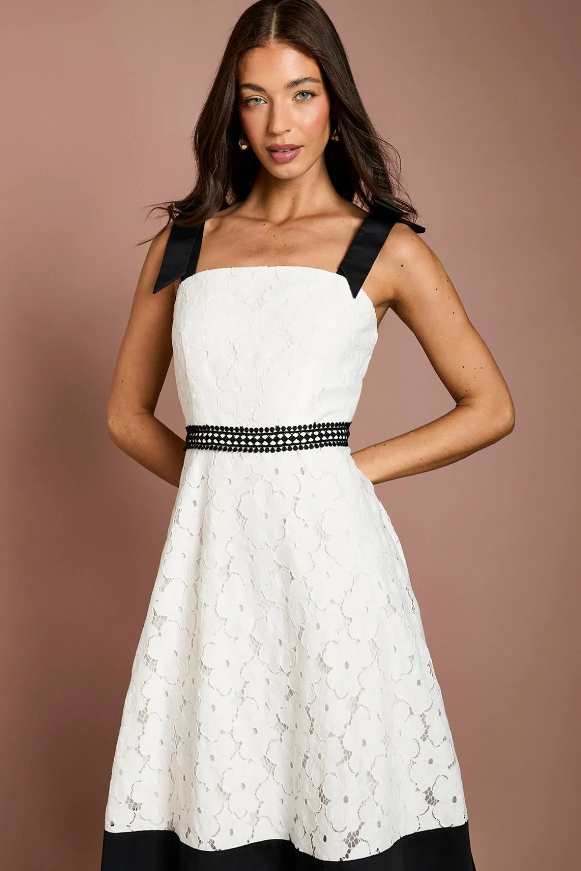 Robe Midi En Dentelle Florale Avec Nœuds Aux Épaules