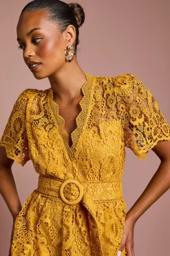 Robe Midi en Dentelle à Manches Courtes et Col V Étagée Petite