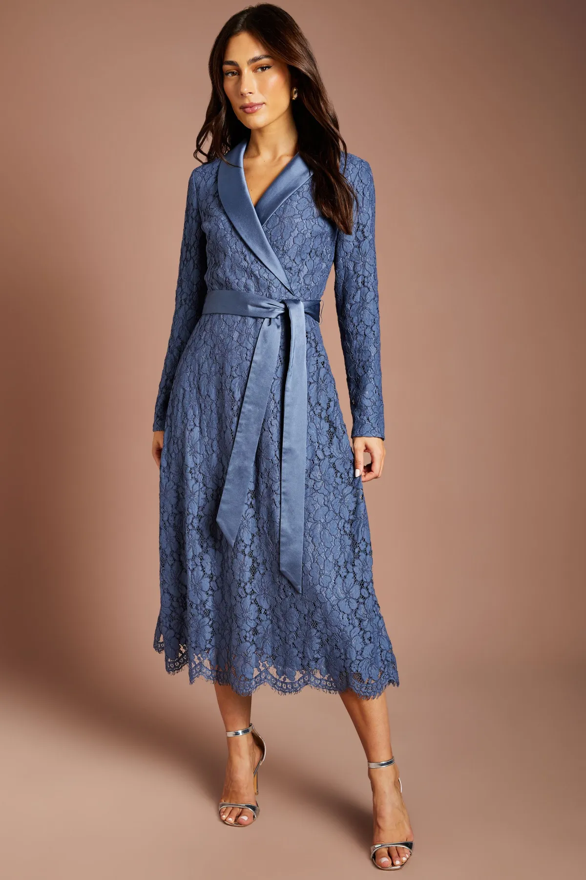 Coast Robe Midi En Dentelle À Manches Longues Avec Ceinture En Satin<Femme Robes Mi-Longues|Satin Et Dentelle
