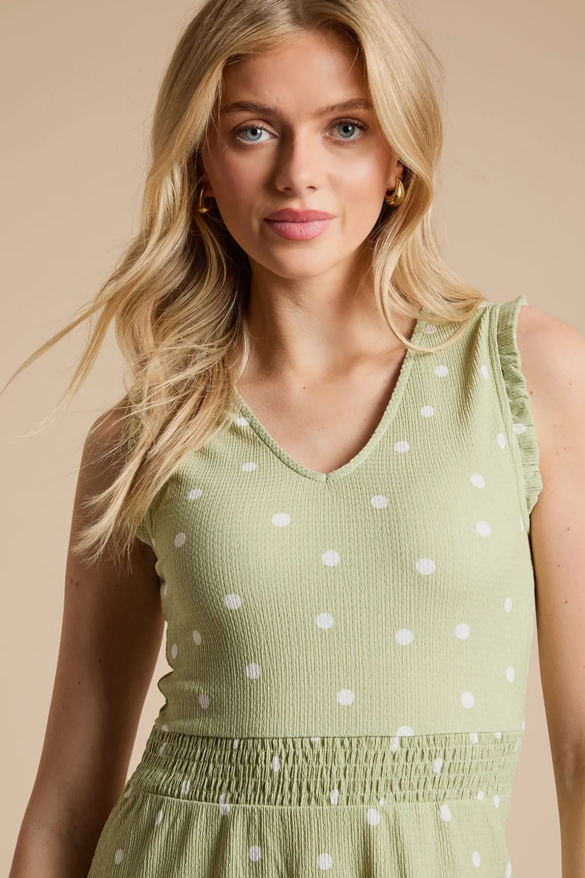 Robe Midi En Jersey Imprimé À Pois Verts Avec Col En V Et Taille Froncée