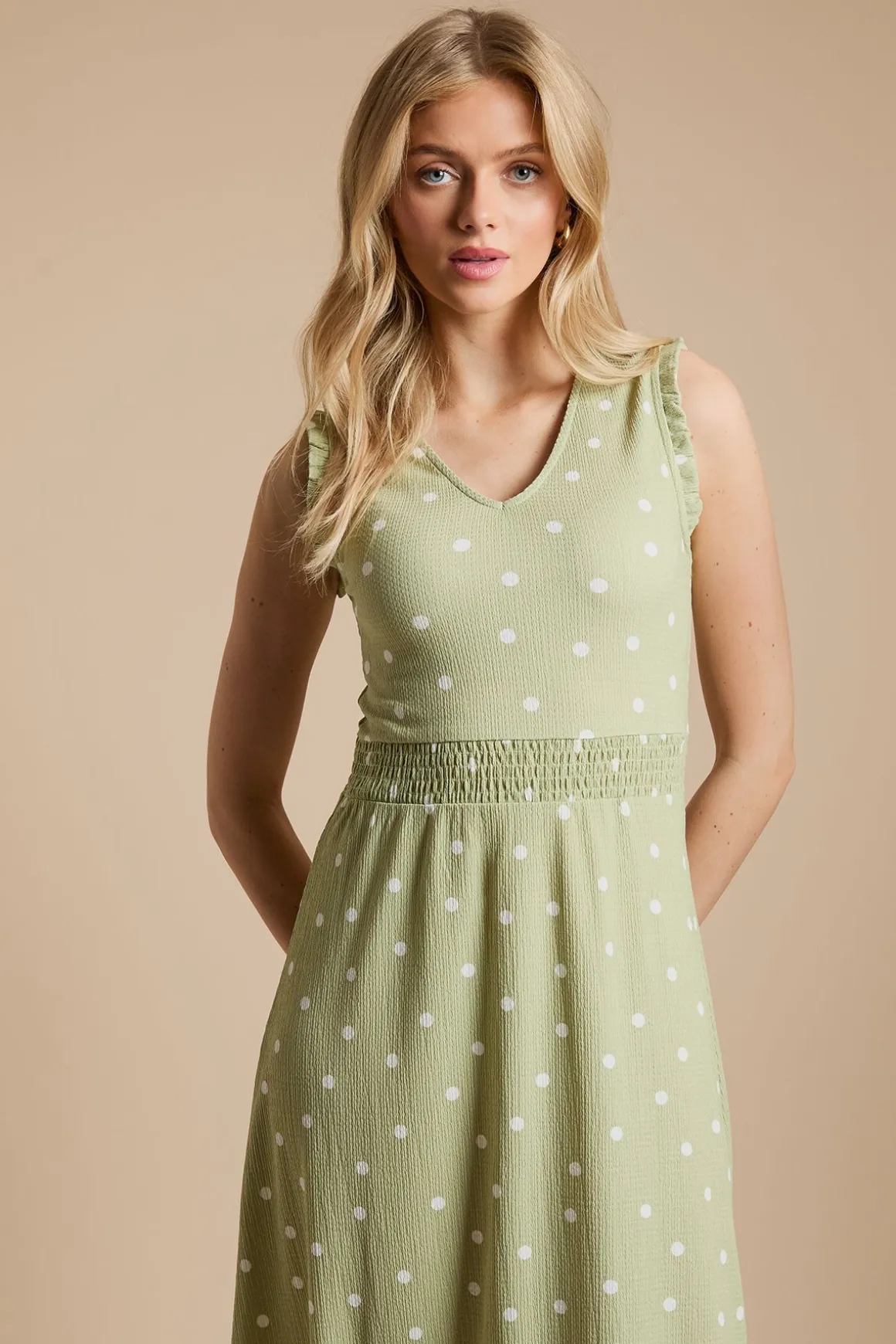 Robe Midi En Jersey Imprimé À Pois Verts Avec Col En V Et Taille Froncée