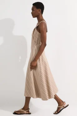 Robe midi en lin rayé ajustée à bretelles et ourlet asymétrique