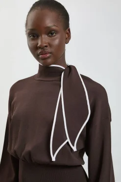 Robe Midi En Maille Avec Détail Cravate Au Col