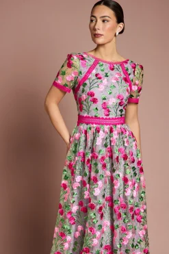 Robe Midi en Maille Brodée avec Détails de Dentelle