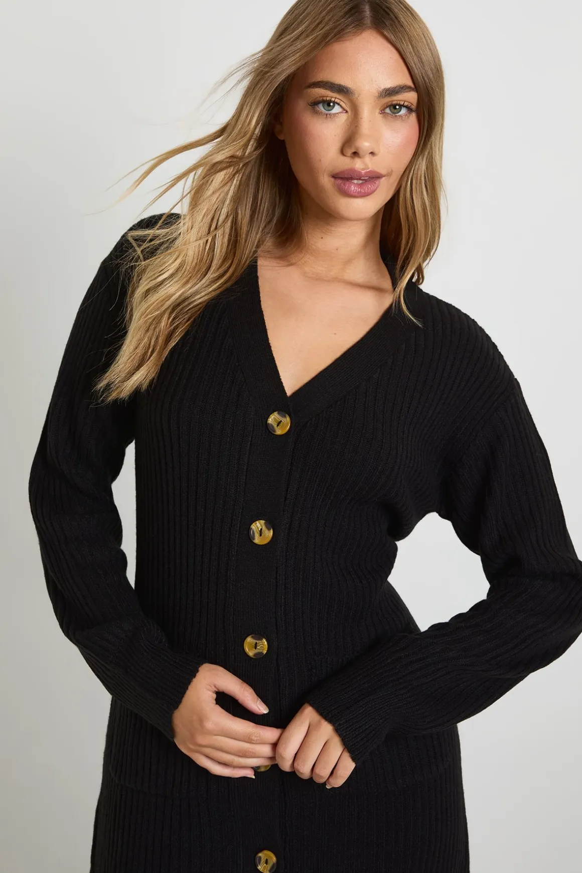 Robe midi en maille douce à boutons traversants