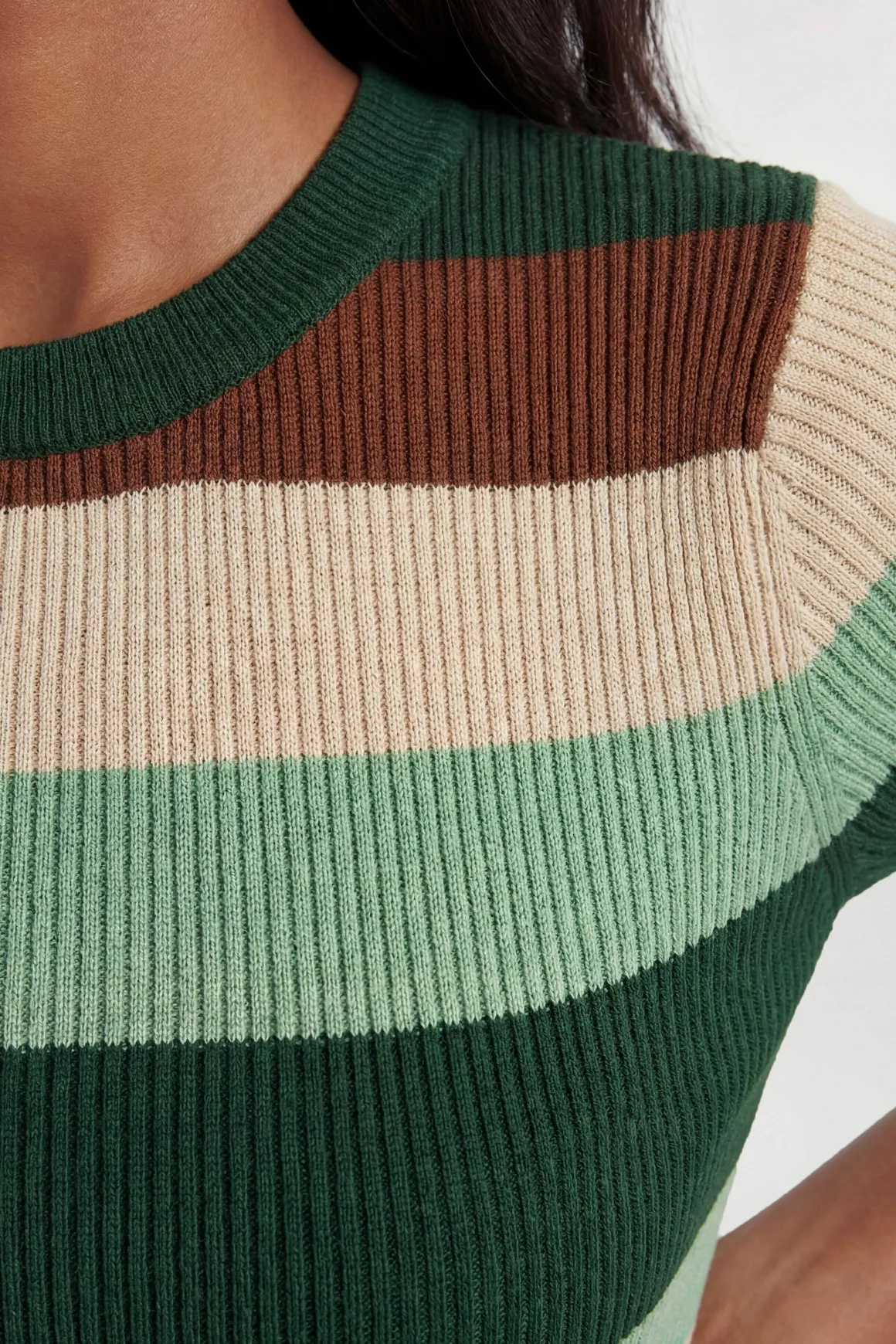 Robe Midi En Maille Jacquard À Rayures Avec Manches Courtes Pour Petite
