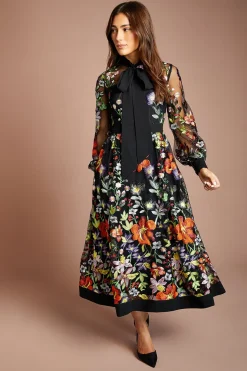 Robe Midi En Mesh Brodé À Manches Longues Et Col À Nouer