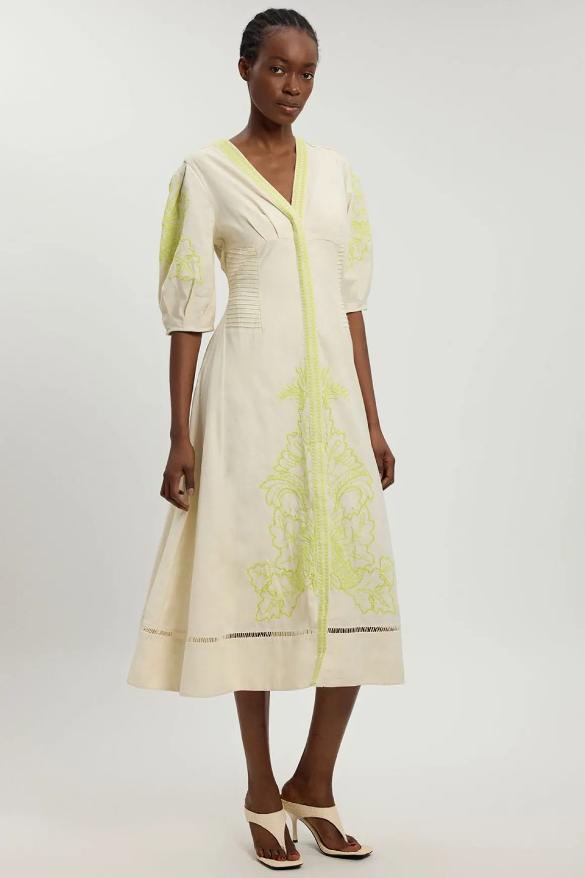 Robe Midi En Mélange De Lin Avec Broderie Perlée Et Ajourée