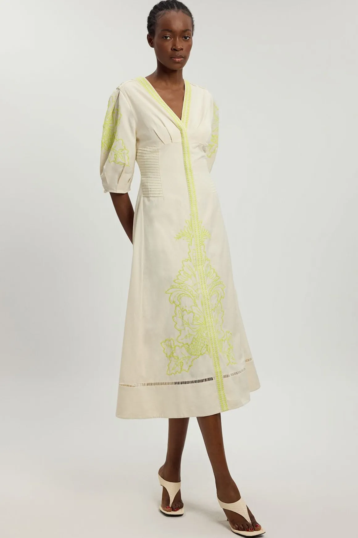 Robe Midi En Mélange De Lin Avec Broderie Perlée Et Ajourée