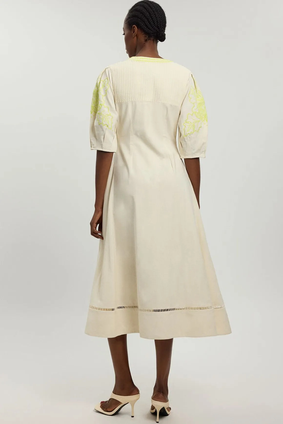 Robe Midi En Mélange De Lin Avec Broderie Perlée Et Ajourée