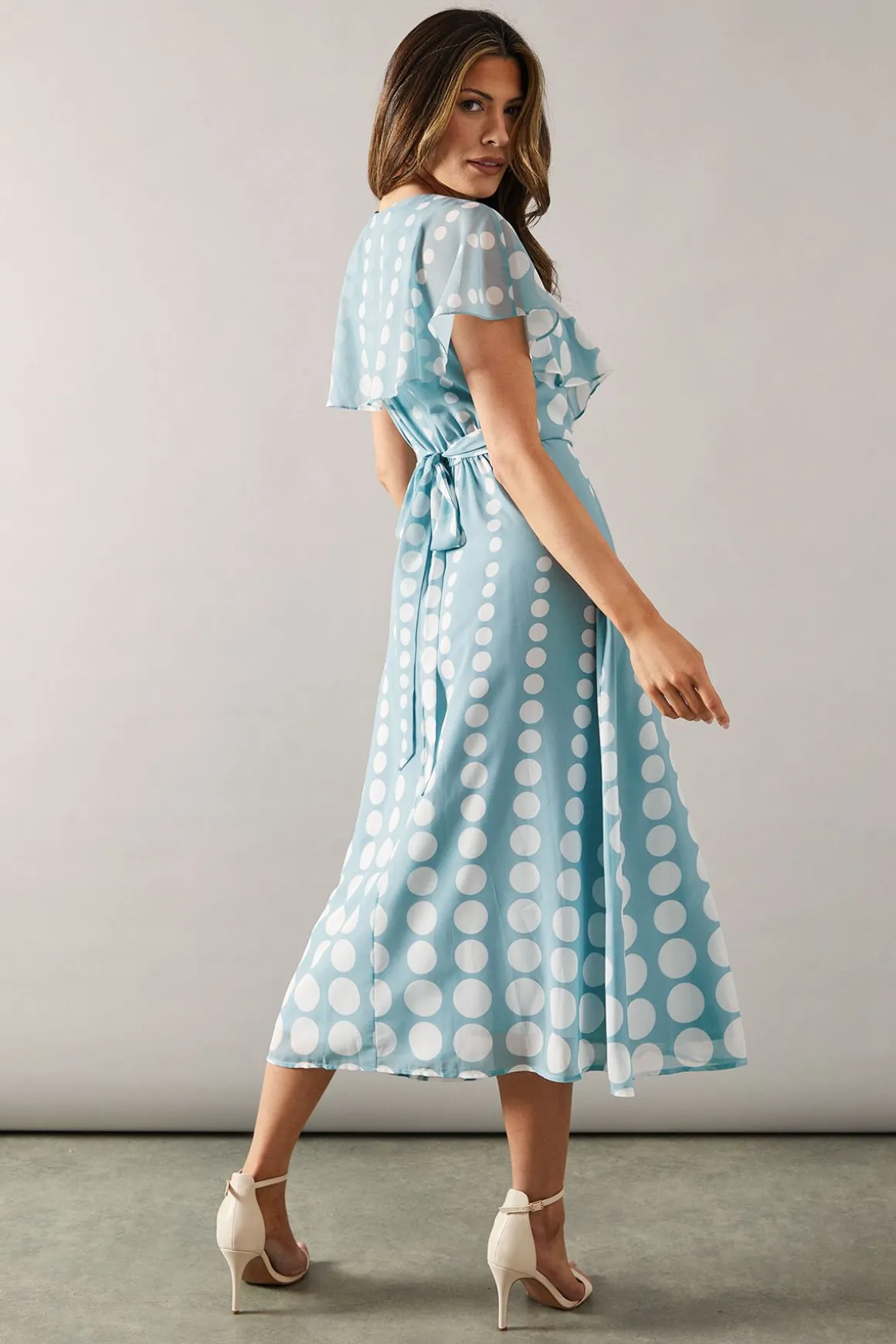 Robe Midi en Mousseline à Manches Cape avec Motif à Pois Bordés