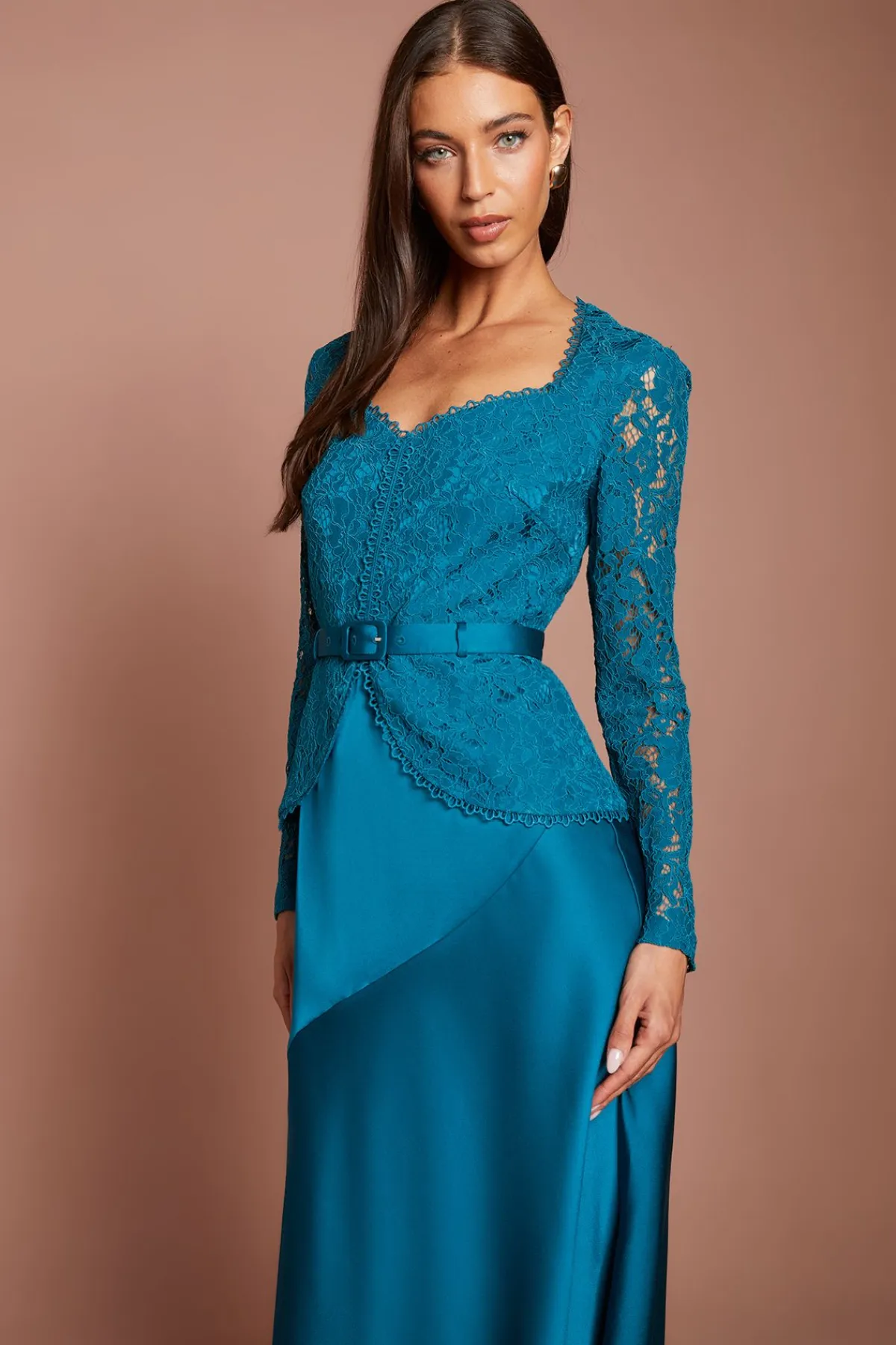 Coast Robe Midi En Satin À Jupe Ceinturée Et Manches Longues En Dentelle<Femme Robes Mi-Longues|Satin Et Dentelle