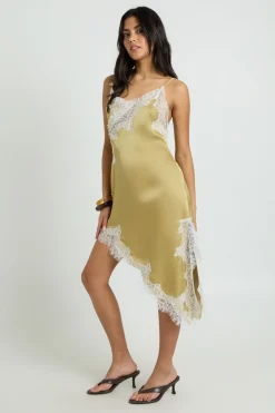 Robe Midi En Satin À Ourlet Asymétrique Avec Dentelle Contrastante