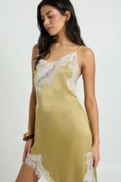 Robe Midi En Satin À Ourlet Asymétrique Avec Dentelle Contrastante