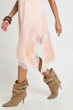 Robe Midi En Satin À Ourlet Asymétrique Avec Dentelle Contrastante