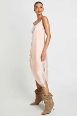 Robe Midi En Satin À Ourlet Asymétrique Avec Dentelle Contrastante