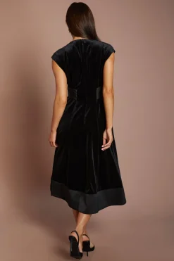 Robe Midi En Velours Ceinturée