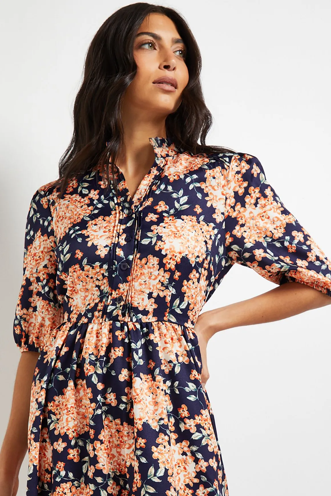 Robe Midi À Fleurs Avec Manches Bouffantes Et Plis Nervurés