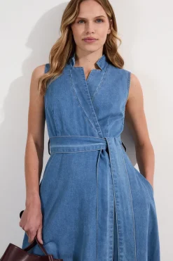 Robe Midi Fluide en Denim à Col Cranté et Ceinture Ajustée