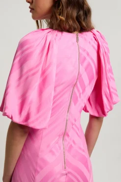 KarenMillen Robe Midi Fluide À Manches Courtes Avec Détail De Tissu À Rayures<Femme Robes Demoiselles D'Honneur|Robes Mi-Longues