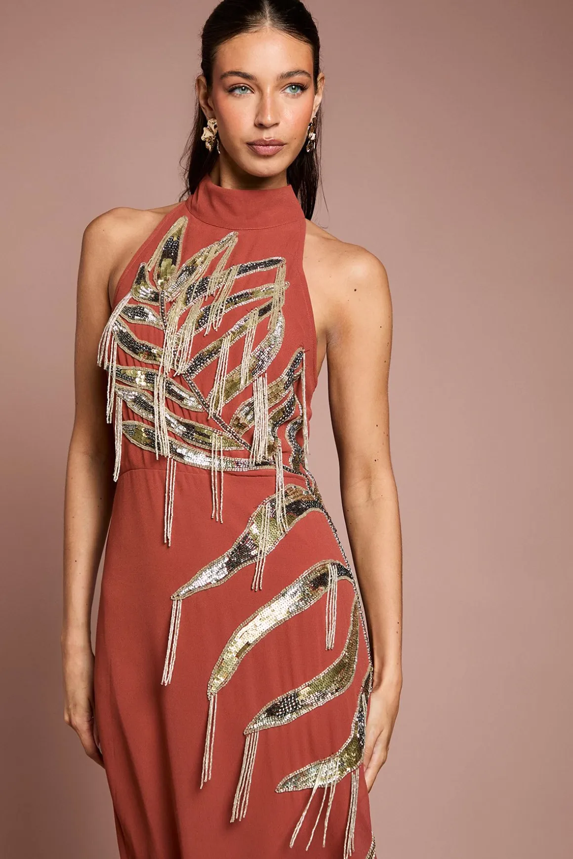 Robe Midi À Franges Ornées Avec Encolure Américaine