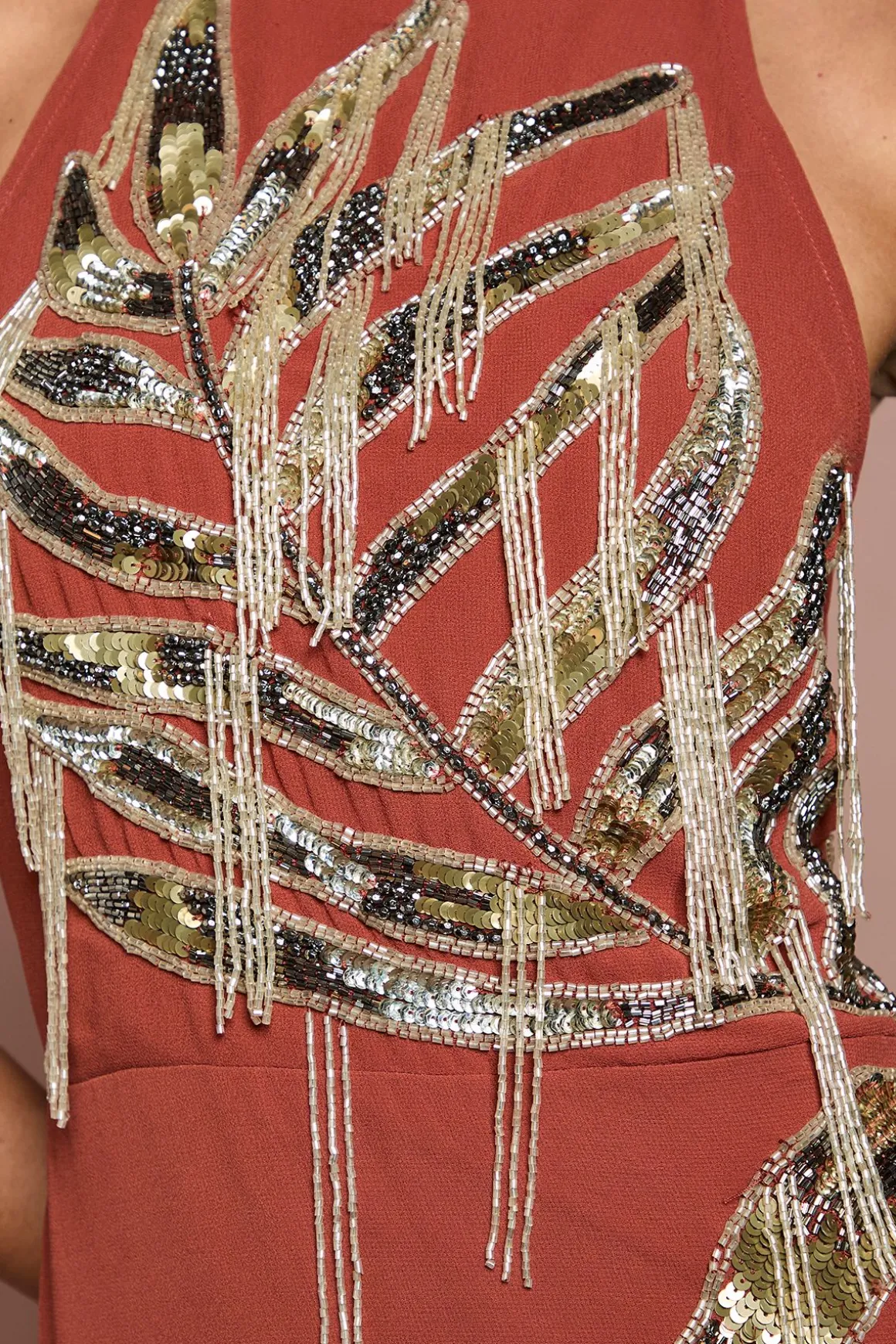 Robe Midi À Franges Ornées Avec Encolure Américaine