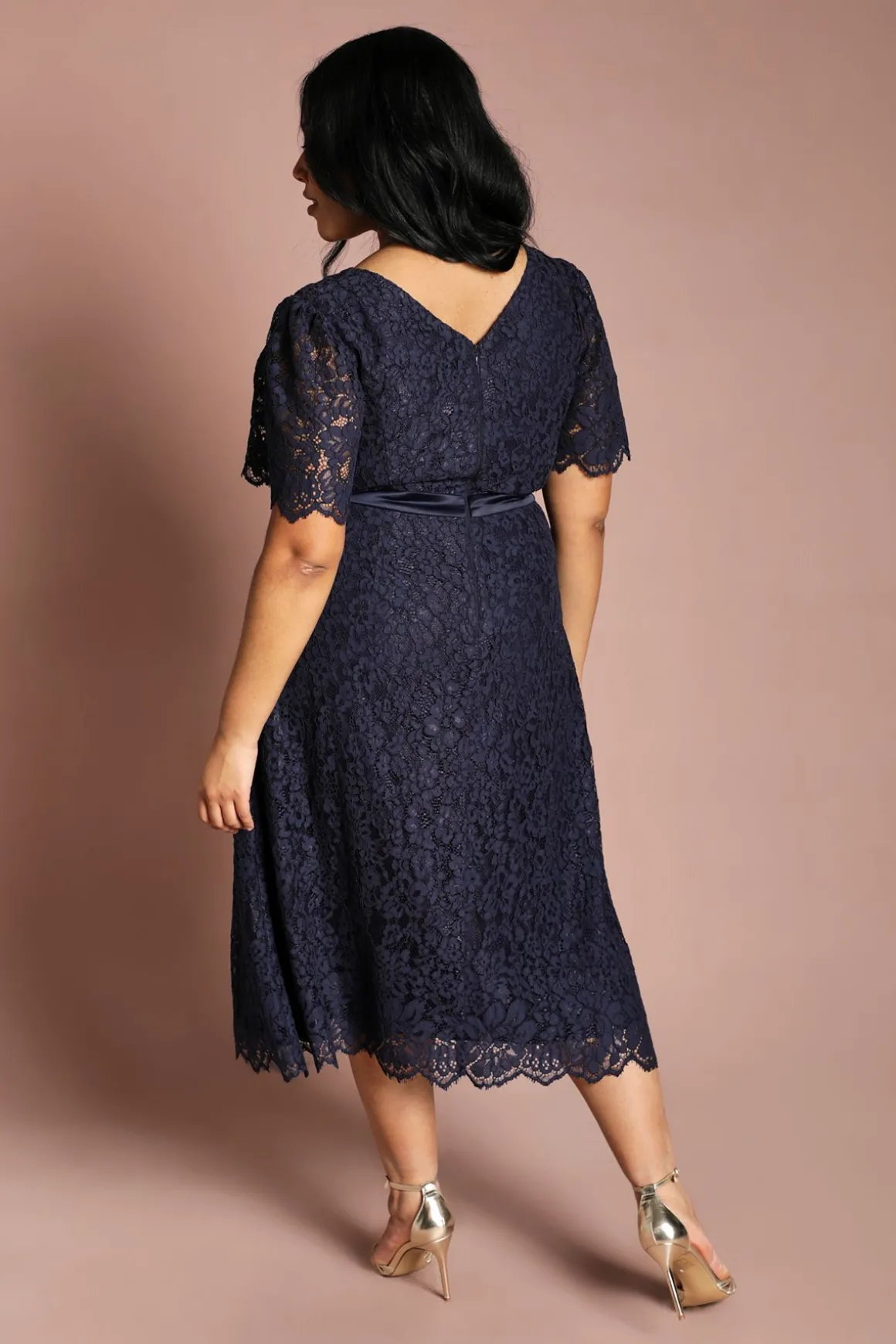 Robe Midi Grande Taille En Dentelle À Manches Papillon