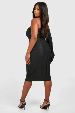 boohoo Robe Midi Grande Taille en Plissé, Détail de Manche Cape<Femme Robes Mi-Longues|Robes Moulantes