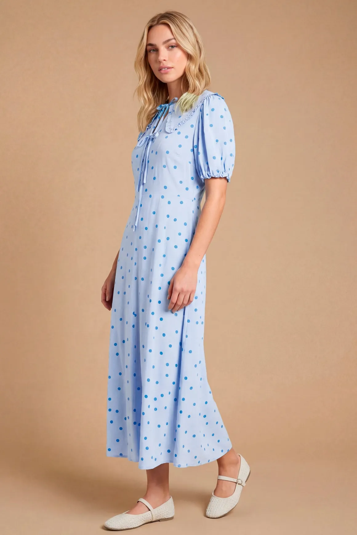 Robe Midi Imprimée Avec Col En Dentelle Et Détail Nœud